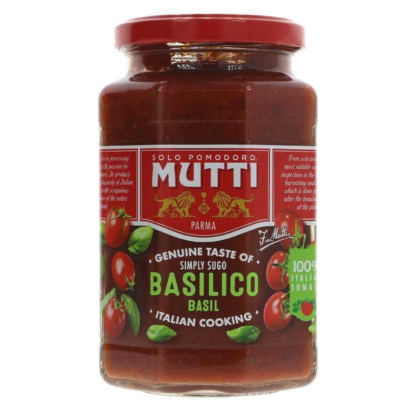 Tomato pasta sauce with basil